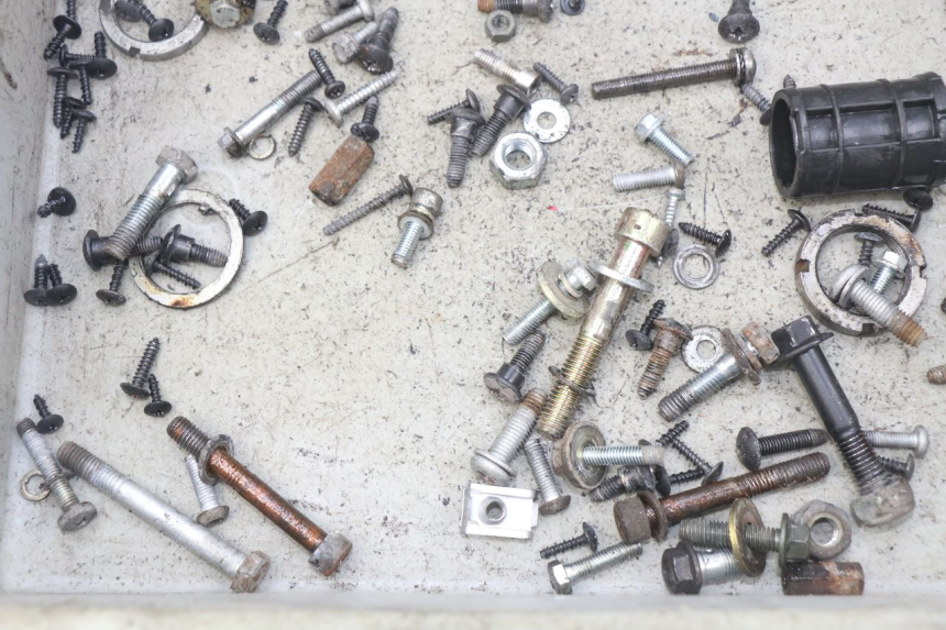 photo de TORBA ZESTAW ŚRUB I WKRĘTÓW APRILIA SR 2T 50 (2012 - 2017) - Zoom stanu zużycia