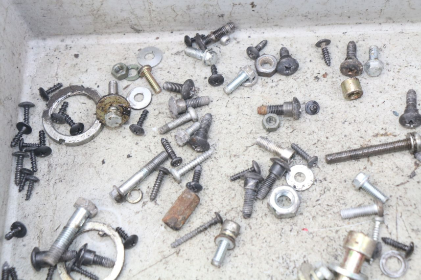 photo de TORBA ZESTAW ŚRUB I WKRĘTÓW APRILIA SR 2T 50 (2012 - 2017) - Inny kąt widzenia