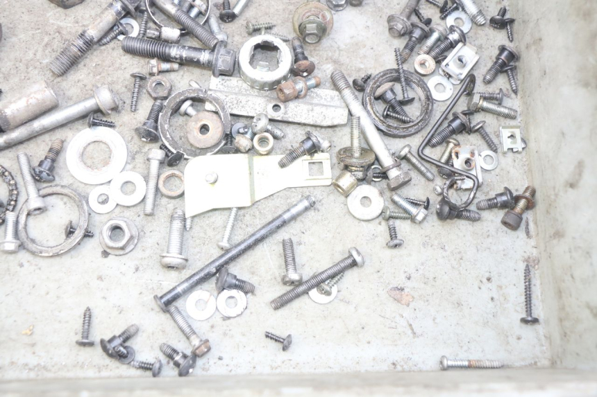 photo de TORBA ZESTAW ŚRUB I WKRĘTÓW APRILIA SR 2T 50 (2012 - 2017) - Zoom stanu zużycia