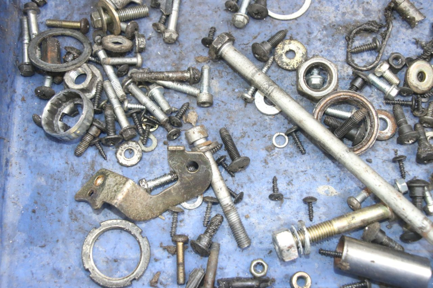 photo de TORBA ZESTAW ŚRUB I WKRĘTÓW APRILIA SR 2T 50 (2012 - 2017) - Inny kąt widzenia