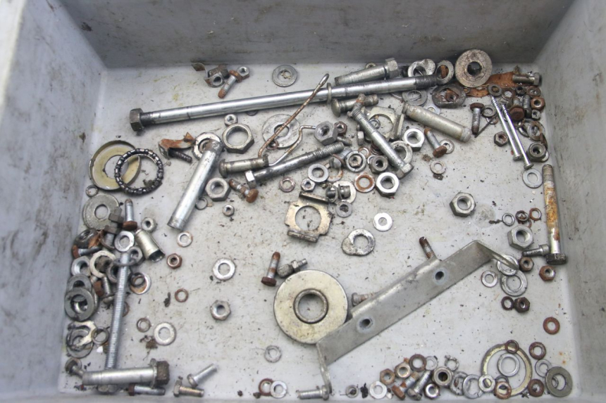 photo de WOREK Z ŚRUBAMI I ELEMENTAMI ZŁĄCZNYMI JAWA STELLA BABETTA 134 50 - Widok główny