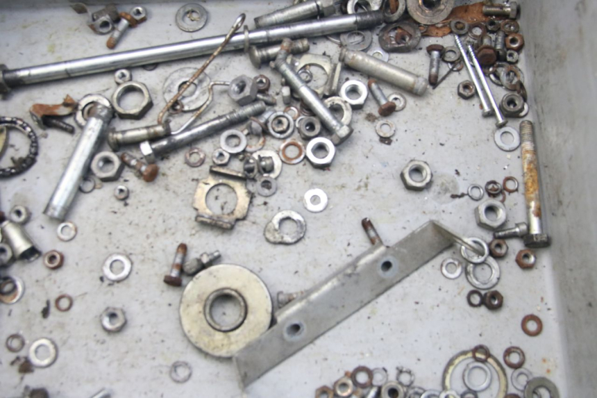 photo de WOREK Z ŚRUBAMI I ELEMENTAMI ZŁĄCZNYMI JAWA STELLA BABETTA 134 50 - Szczegół części