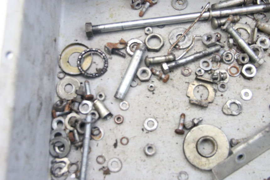 photo de WOREK Z ŚRUBAMI I ELEMENTAMI ZŁĄCZNYMI JAWA STELLA BABETTA 134 50 - Zoom stanu zużycia