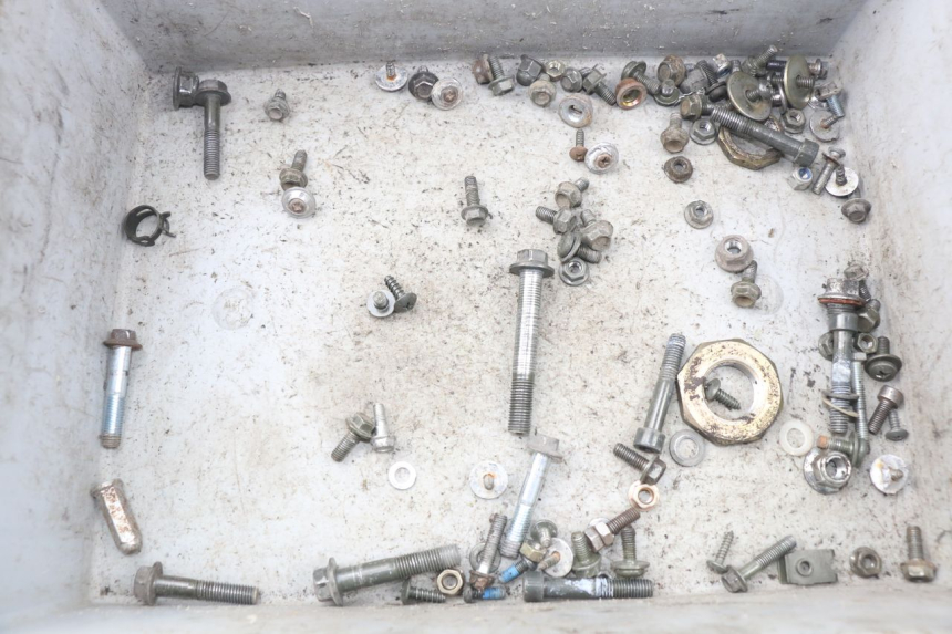 photo de WOREK ŚRUB I WKRĘTÓW FYM STRADA 50 (2007 - 2014) - Widok główny