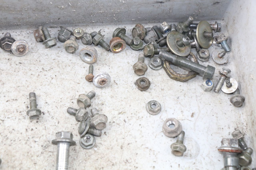 photo de WOREK ŚRUB I WKRĘTÓW FYM STRADA 50 (2007 - 2014) - Inny kąt widzenia