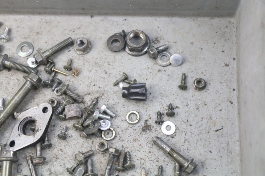 photo de WOREK Z ŚRUBAMI I ELEMENTAMI ZŁĄCZNYMI JM MOTORS SUNNY 50 (2017 - 2020) - Inny kąt widzenia