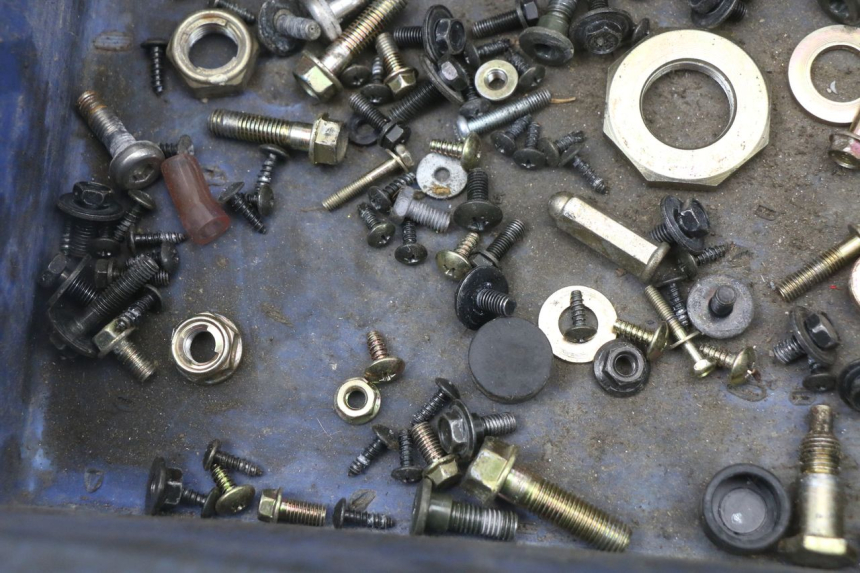 photo de TORBA ZESTAW ŚRUB I WKRĘTÓW KYMCO SUPER 8 4T 50 (2018 - 2020) - Inny kąt widzenia