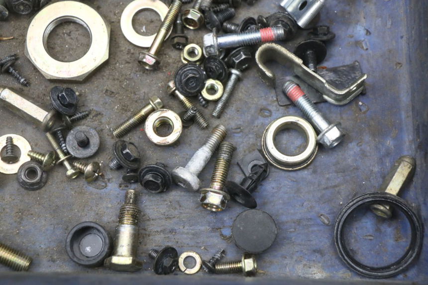 photo de TORBA ZESTAW ŚRUB I WKRĘTÓW KYMCO SUPER 8 4T 50 (2018 - 2020) - Zbliżenie techniczne