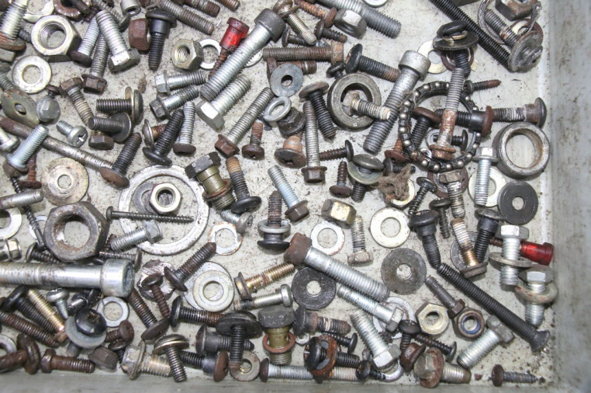 photo de WOREK ŚRUB I WKRĘTÓW PIAGGIO SUPER LX 125 (2000 - 2003) - Zbliżenie techniczne