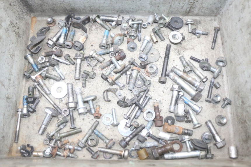 photo de WOREK ŚRUB I ŚRUBEK SUZUKI GS F 500 (2004 - 2007) - Widok główny