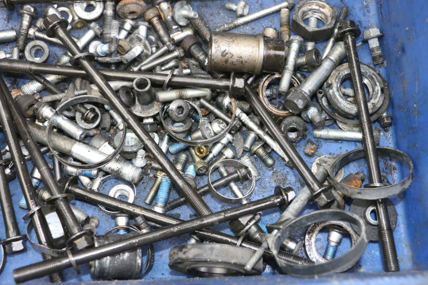 photo de WOREK ŚRUB I ŚRUBEK SUZUKI GSX F GSXF 650 (2007 - 2015) - Szczegół części