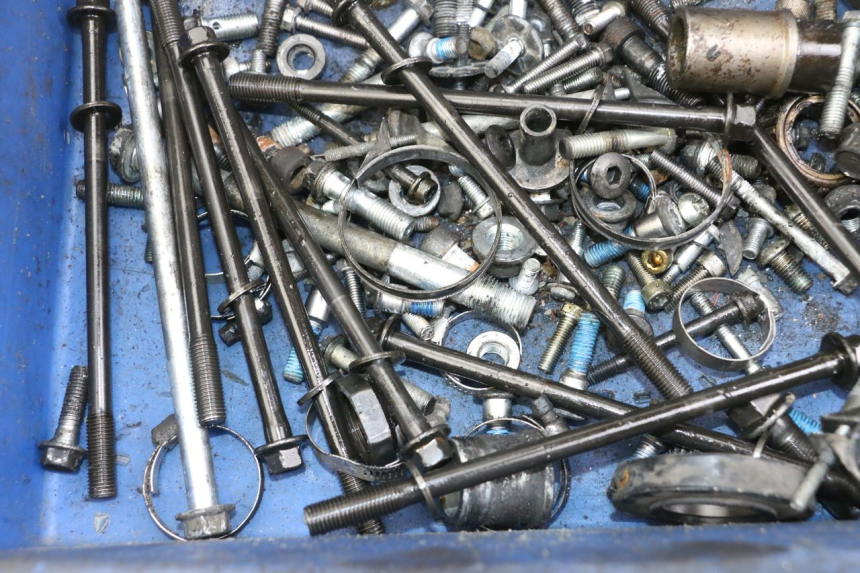 photo de WOREK ŚRUB I ŚRUBEK SUZUKI GSX F GSXF 650 (2007 - 2015) - Zoom stanu zużycia