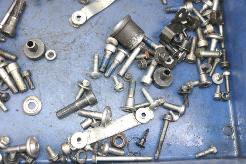 photo de WOREK ŚRUB I ŚRUBEK SUZUKI GSX F GSXF 650 (2007 - 2015) - Szczegół części