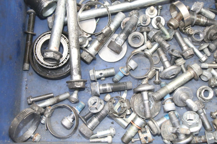 photo de WOREK ŚRUB I ŚRUBEK SUZUKI GSX F GSXF 650 (2007 - 2015) - Inny kąt widzenia