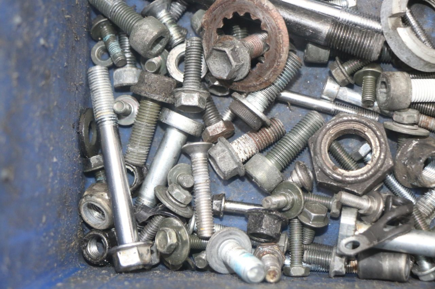 photo de WOREK ŚRUB I WKRĘTÓW SUZUKI SV N 650 (1999 - 2002) - Inny kąt widzenia