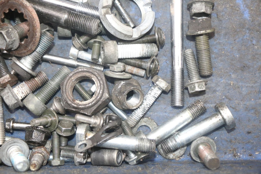 photo de WOREK ŚRUB I WKRĘTÓW SUZUKI SV N 650 (1999 - 2002) - Zbliżenie techniczne