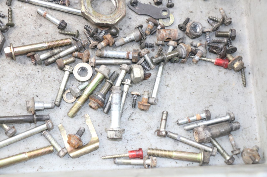 photo de TORBA ZESTAW ŚRUB I WKRĘTÓW PEUGEOT SV 80 (1993 - 1997) - Zoom stanu zużycia