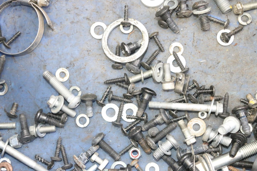 photo de TORBA ZESTAW ŚRUB I WKRĘTÓW APRILIA SXR 50 (2021 - 2023) - Zoom stanu zużycia