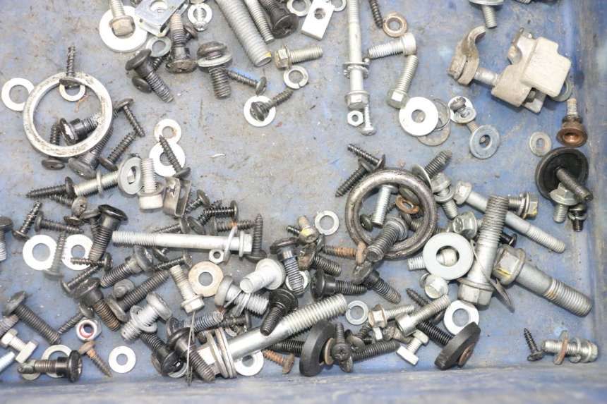 photo de TORBA ZESTAW ŚRUB I WKRĘTÓW APRILIA SXR 50 (2021 - 2023) - Inny kąt widzenia