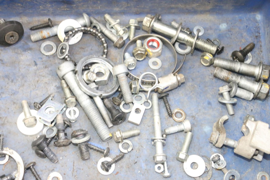 photo de TORBA ZESTAW ŚRUB I WKRĘTÓW APRILIA SXR 50 (2021 - 2023) - Zbliżenie techniczne