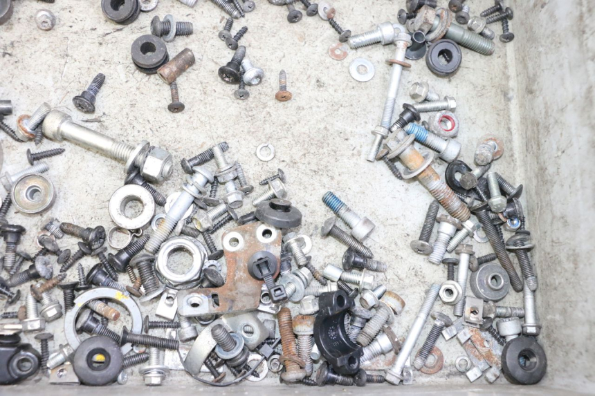 photo de TORBA ZESTAW ŚRUB I WKRĘTÓW APRILIA SXR 50 (2021 - 2023) - Szczegół części