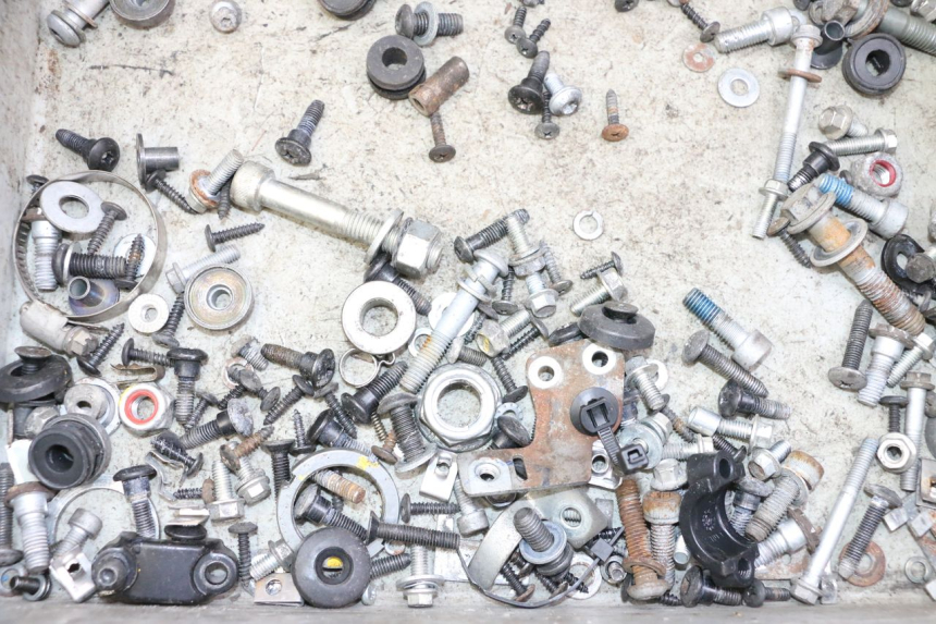 photo de TORBA ZESTAW ŚRUB I WKRĘTÓW APRILIA SXR 50 (2021 - 2023) - Zoom stanu zużycia