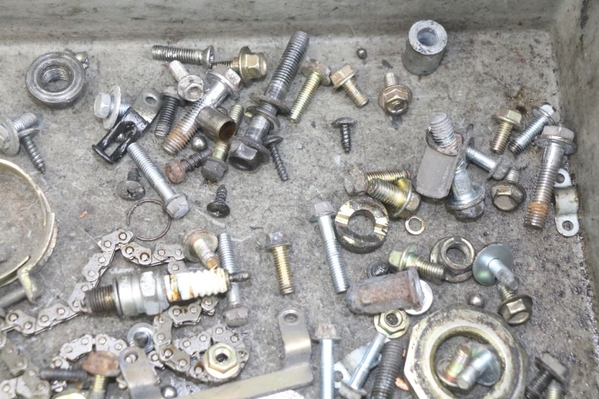 photo de WOREK ŚRUB I WKRĘTÓW SYM SYMPHONY 125 (2009 - 2015) - Inny kąt widzenia