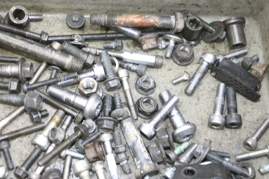 photo de WOREK ŚRUB I WKRĘTÓW YAMAHA TDM ABS 900 (2002 - 2014) - Widok ogólny