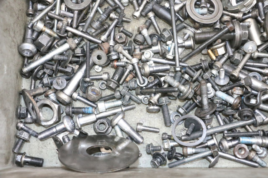 photo de WOREK ŚRUB I WKRĘTÓW YAMAHA TDM ABS 900 (2002 - 2014) - Inny kąt widzenia