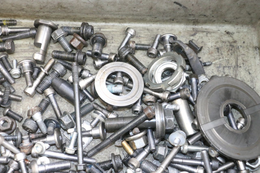 photo de WOREK ŚRUB I WKRĘTÓW YAMAHA TDM ABS 900 (2002 - 2014) - Widok ogólny