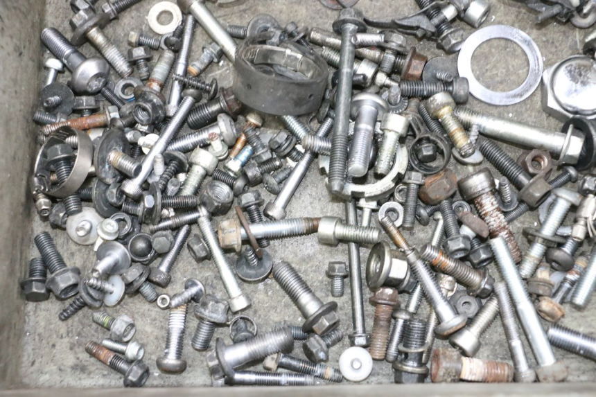 photo de WOREK ŚRUB I WKRĘTÓW YAMAHA TDM ABS 900 (2002 - 2014) - Inny kąt widzenia