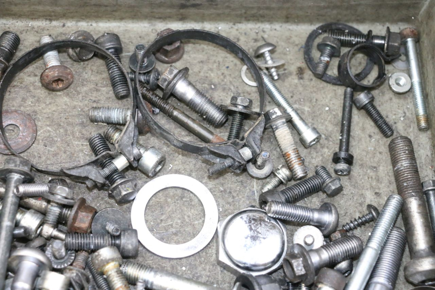 photo de WOREK ŚRUB I WKRĘTÓW YAMAHA TDM ABS 900 (2002 - 2014) - Widok ogólny