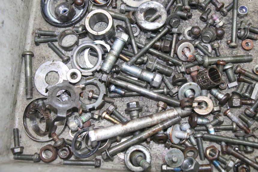 photo de WOREK ŚRUB I ŚRUBEK YAMAHA TDR DELTABOX 125 (1997 - 2003) - Inny kąt widzenia