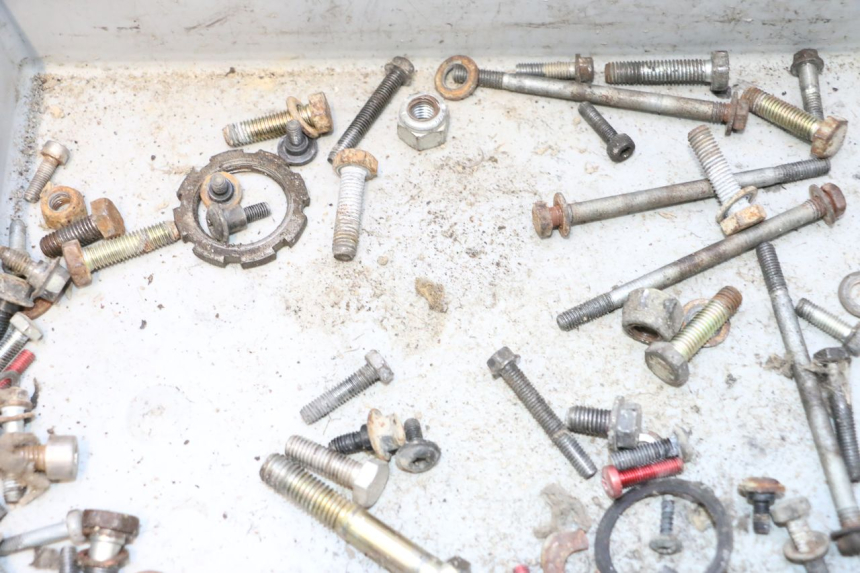 photo de WOREK Z ŚRUBAMI I ELEMENTAMI ZŁĄCZNYMI PEUGEOT TKR TREKKER FURIOUS 50 (2005 - 2014) - Zbliżenie techniczne