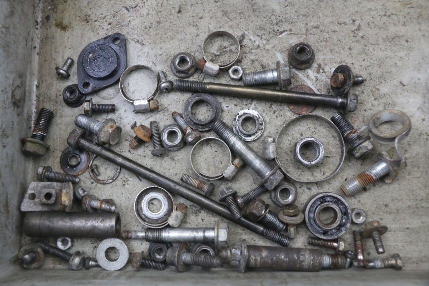 photo de WOREK ŚRUB I WKRĘTÓW SUZUKI TS X 80 (1984 - 1988) - Widok główny