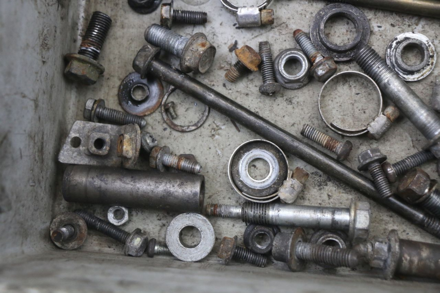 photo de WOREK ŚRUB I WKRĘTÓW SUZUKI TS X 80 (1984 - 1988) - Inny kąt widzenia