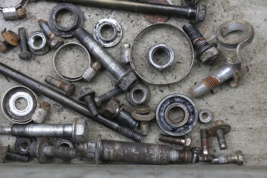 photo de WOREK ŚRUB I WKRĘTÓW SUZUKI TS X 80 (1984 - 1988) - Zbliżenie techniczne