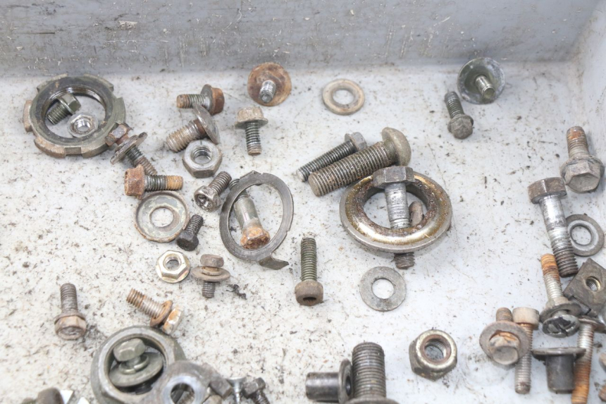 photo de TORBA ZESTAW ŚRUB I WKRĘTÓW YAMAHA TW 125 (1998 - 2002) - Inny kąt widzenia