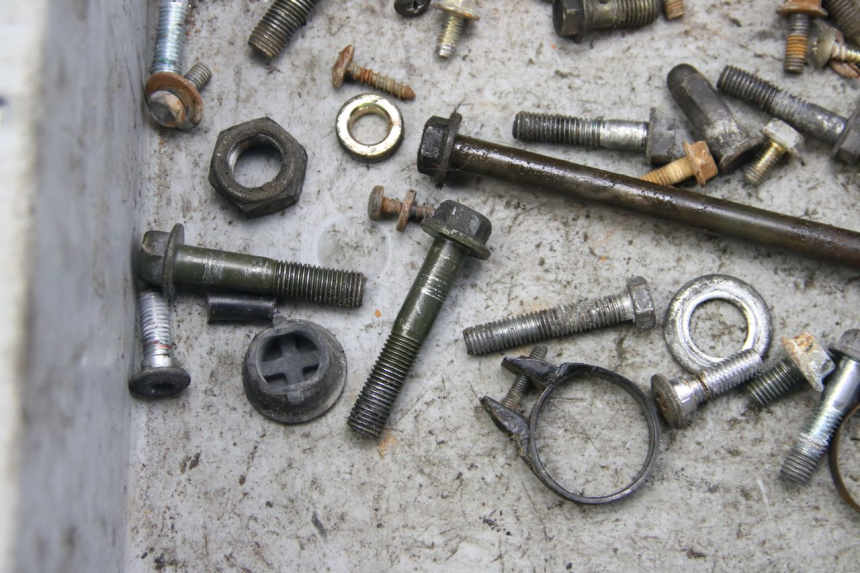 photo de TORBA ZESTAW ŚRUB I WKRĘTÓW PEUGEOT TWEET 4T 50 (2010 - 2014) - Szczegół części