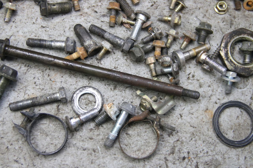 photo de TORBA ZESTAW ŚRUB I WKRĘTÓW PEUGEOT TWEET 4T 50 (2010 - 2014) - Zoom stanu zużycia