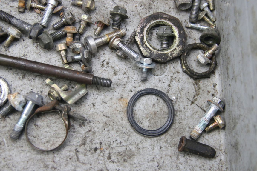 photo de TORBA ZESTAW ŚRUB I WKRĘTÓW PEUGEOT TWEET 4T 50 (2010 - 2014) - Inny kąt widzenia