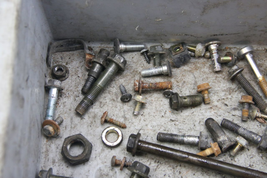 photo de TORBA ZESTAW ŚRUB I WKRĘTÓW PEUGEOT TWEET 4T 50 (2010 - 2014) - Punkty mocowania