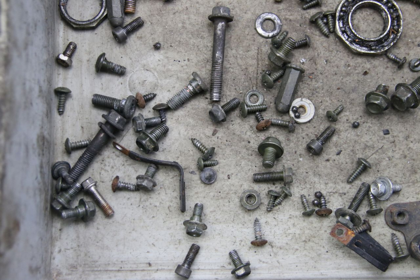 photo de TORBA ZESTAW ŚRUB I WKRĘTÓW PEUGEOT TWEET 4T 50 (2010 - 2014) - Szczegół części