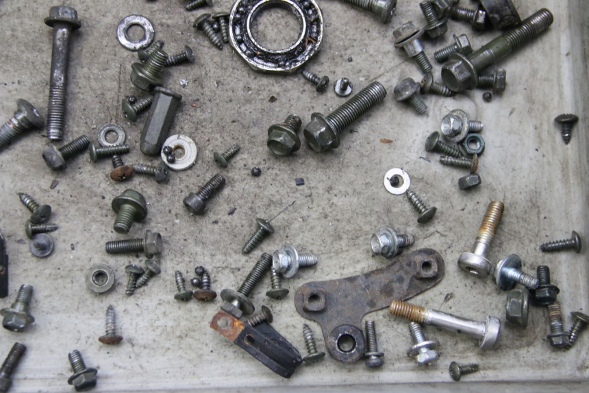 photo de TORBA ZESTAW ŚRUB I WKRĘTÓW PEUGEOT TWEET 4T 50 (2010 - 2014) - Zoom stanu zużycia