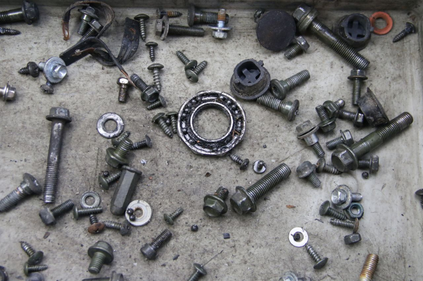 photo de TORBA ZESTAW ŚRUB I WKRĘTÓW PEUGEOT TWEET 4T 50 (2010 - 2014) - Inny kąt widzenia