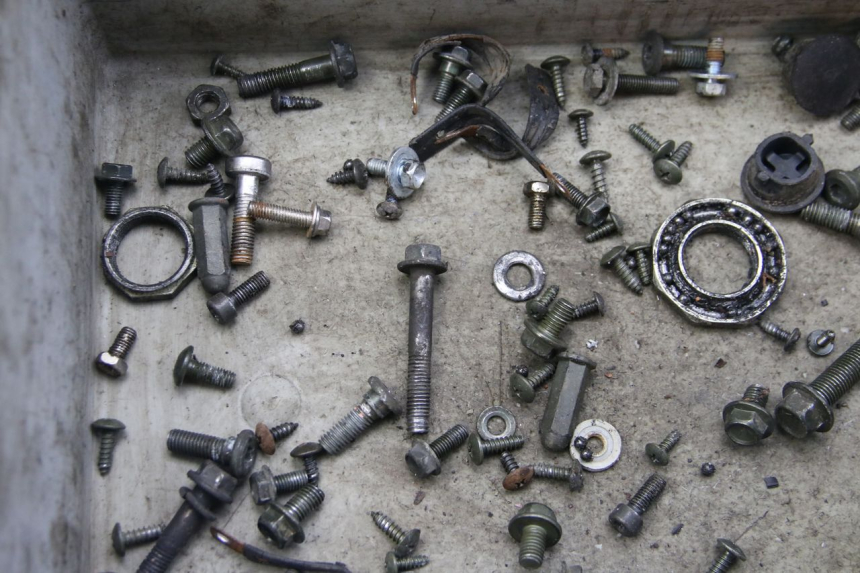 photo de TORBA ZESTAW ŚRUB I WKRĘTÓW PEUGEOT TWEET 4T 50 (2010 - 2014) - Zbliżenie techniczne