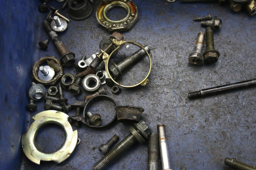 photo de TORBA ZESTAW ŚRUB I WKRĘTÓW PEUGEOT TWEET 4T 50 (2010 - 2014) - Zoom stanu zużycia