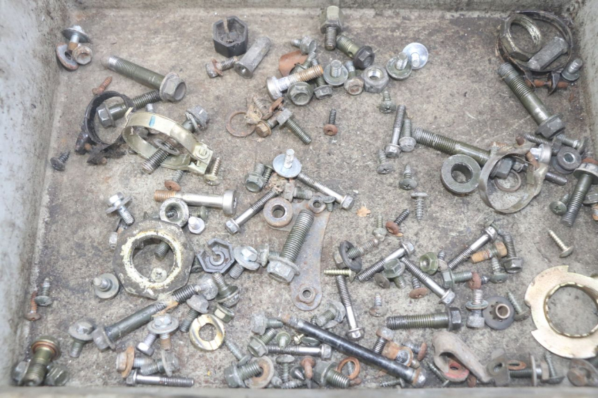 photo de TORBA ZESTAW ŚRUB I WKRĘTÓW PEUGEOT TWEET 4T 50 (2010 - 2014) - Szczegół części