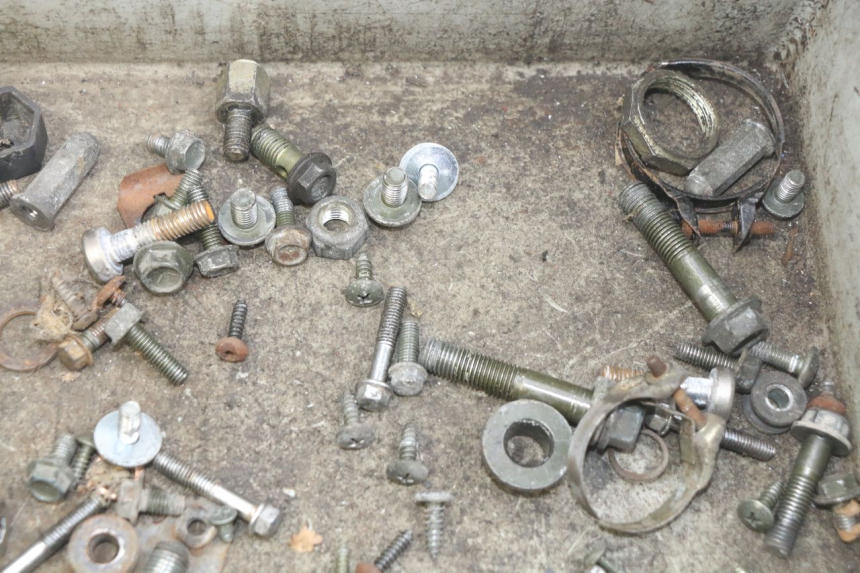 photo de TORBA ZESTAW ŚRUB I WKRĘTÓW PEUGEOT TWEET 4T 50 (2010 - 2014) - Inny kąt widzenia