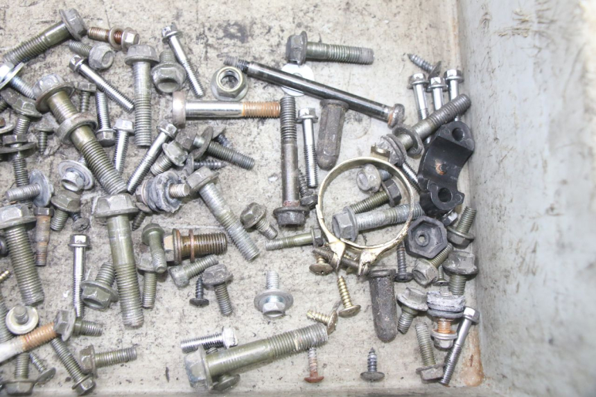 photo de WOREK ŚRUB I WKRĘTÓW PEUGEOT TWEET 4T 50 (2014 - 2019) - Zoom stanu zużycia